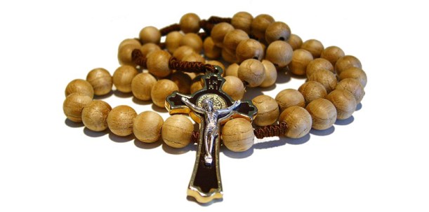 rosary-wikimedia-commons-800px